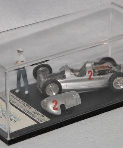 Alternative view of Auto Union Type D #2 T. Nuvolari Alemania 1938 (capos abiertos / con figura) 1:43 Kit Car 43