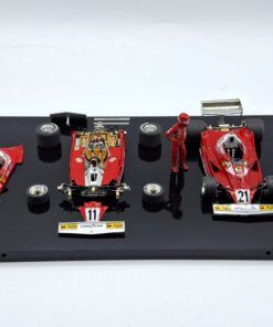 Set Ferrari 312T2 #11 (abierto) N.Lauda (World Ch.) con figura, y #21 G.Villeneuve (G.P.Canadá) F1 1977 (con vitrina metacr.)  1:43 Kit Car 43