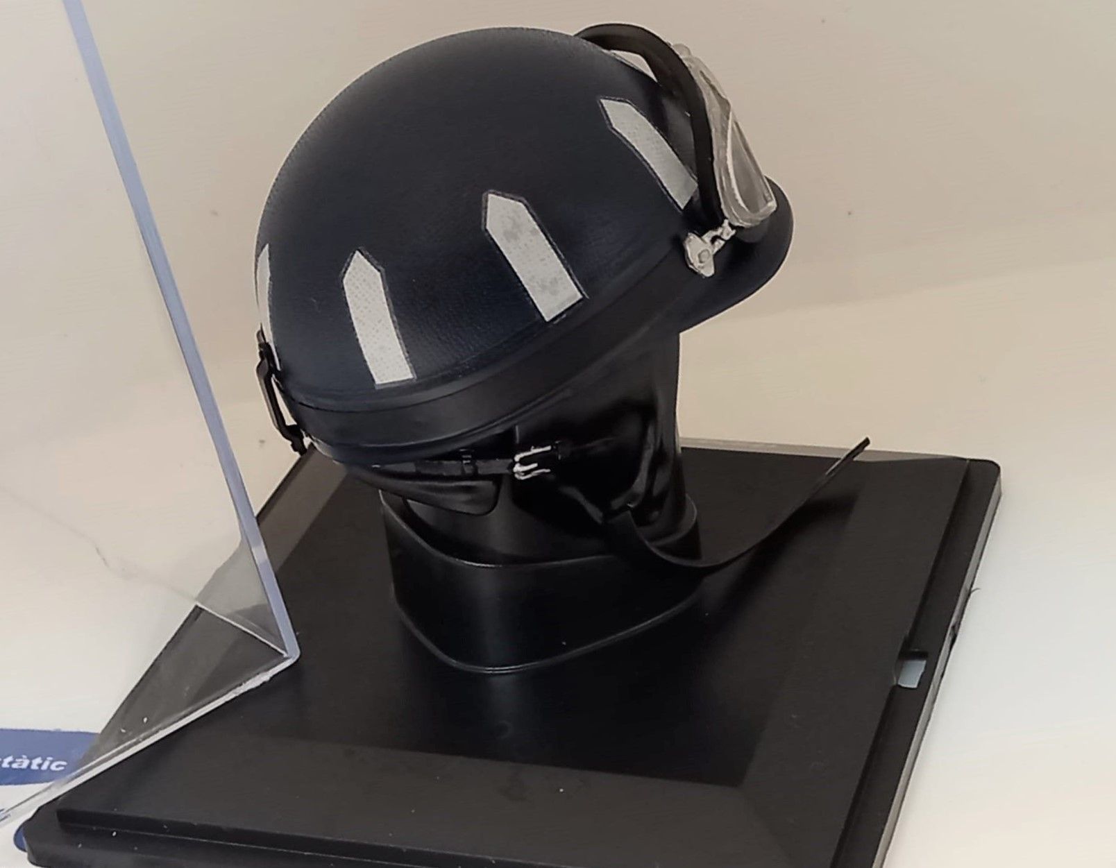 Casco Graham Hill World Champion F1 1962 1:5 Kit Car 43 - Image 3