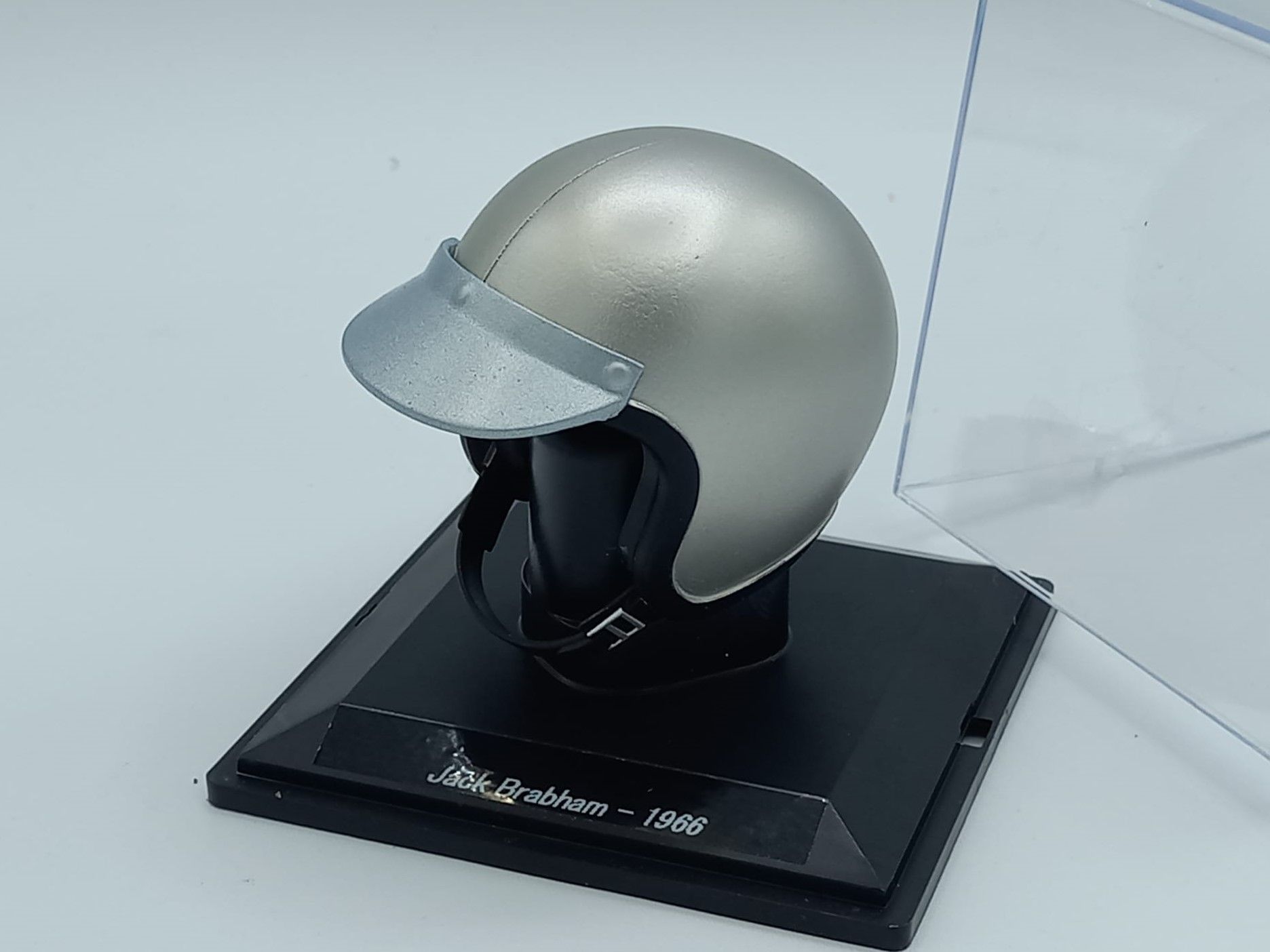Casco Jack Brabham World Champion F1 1966 1:5 Kit Car 43
