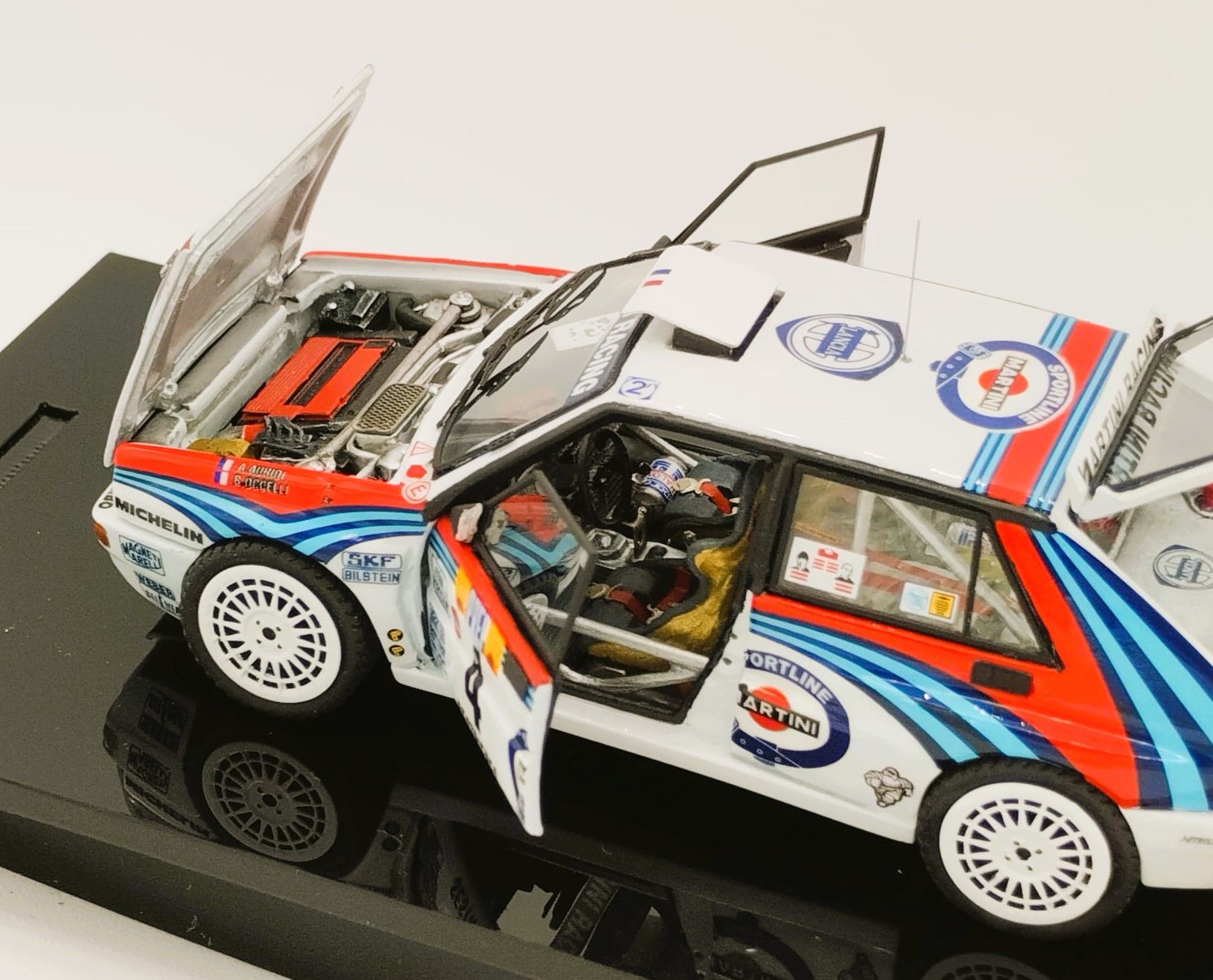 LANCIA DELTA INTEGRALE "MARTINI" #4 D.AURIOL winner R. MONTE CARLO 1992 (ABIERTO/OPEN)(con vitrina metacrilato abrible) 1:43 KIT CAR 43 - Image 4