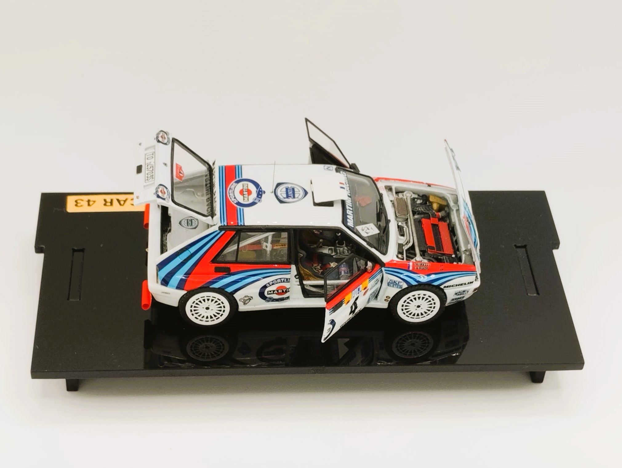 LANCIA DELTA INTEGRALE "MARTINI" #4 D.AURIOL winner R. MONTE CARLO 1992 (ABIERTO/OPEN)(con vitrina metacrilato abrible) 1:43 KIT CAR 43 - Image 5