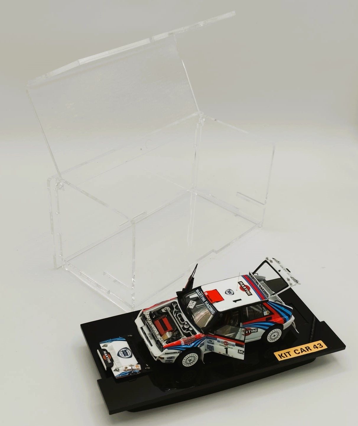 LANCIA DELTA INTEGRALE "MARTINI" #1 J.KANKKUNEN R.SAFARI 1992 (ABIERTO/OPEN)(con vitrina metacrilato abrible) 1:43 KIT CAR 43 - Image 4