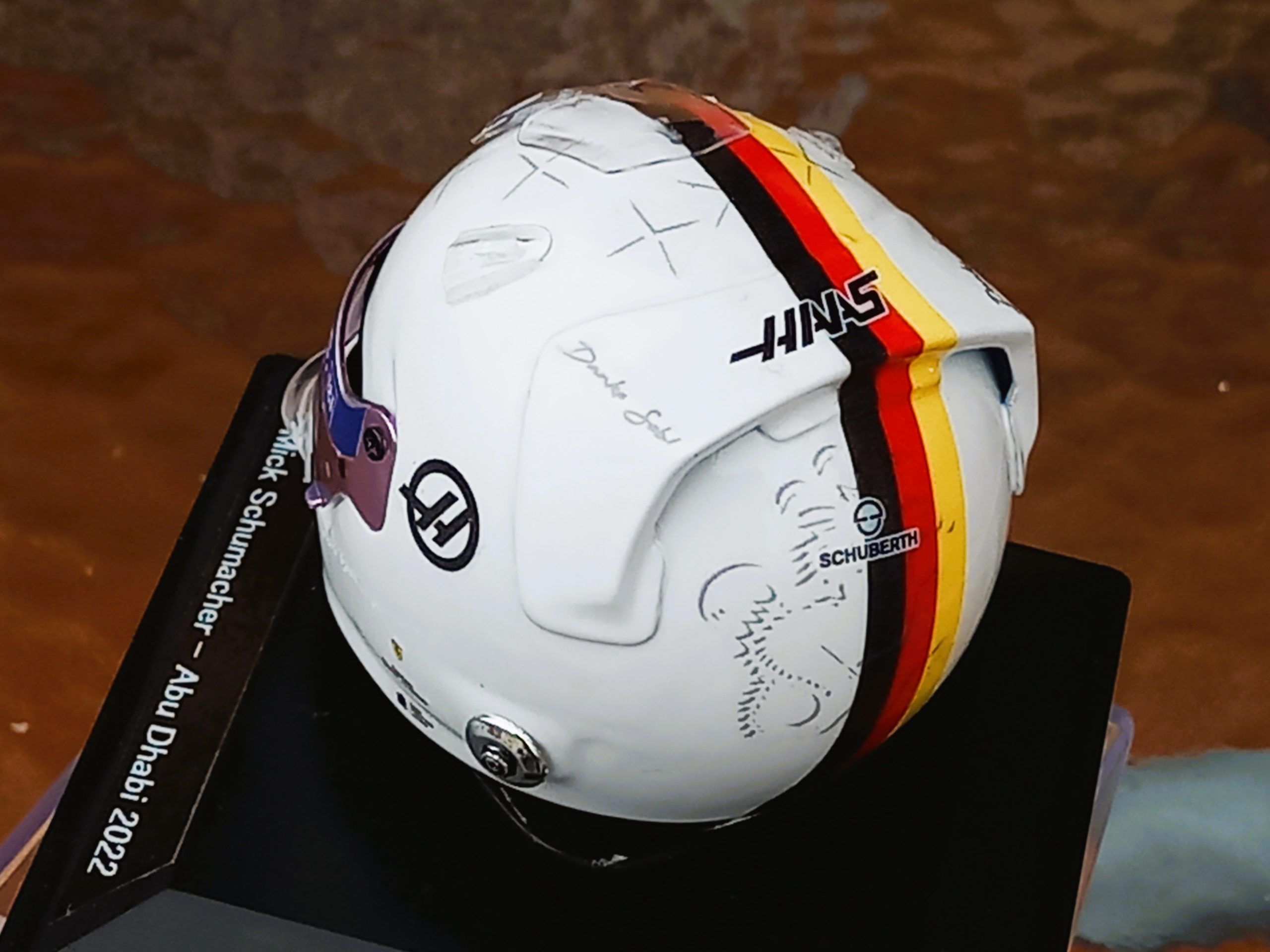 Casco Mick Schumacher Abu Dhabi 2022 (tributo S.Vettel) 1:5 Kit Car 43 - Image 2