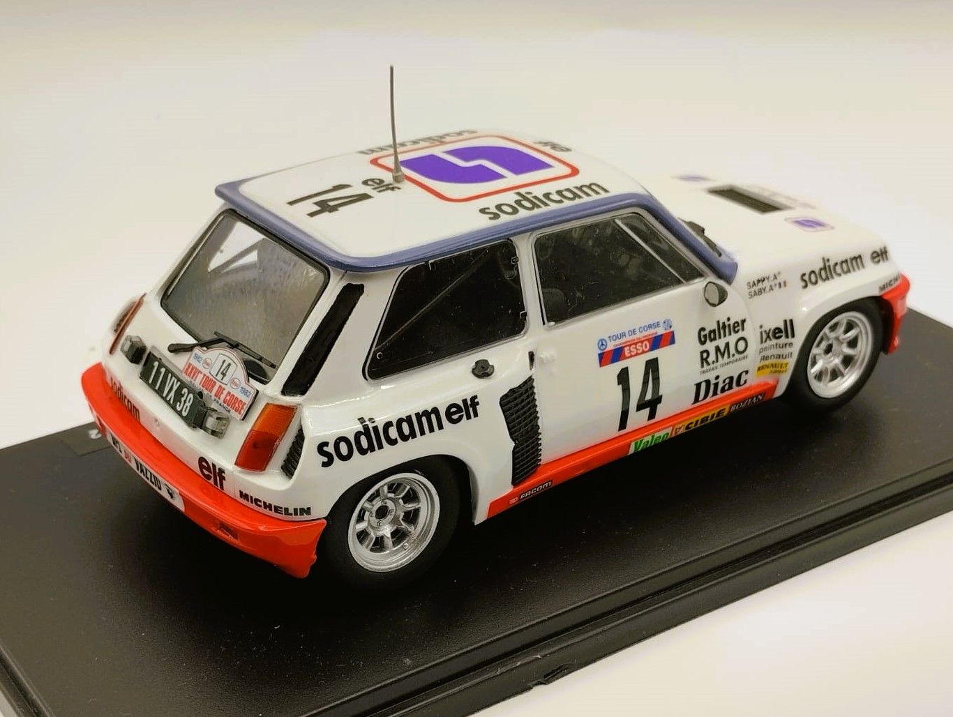 Renault 5 Turbo "Sodicam" #14 B.Saby-F.Sappey Tour de Córcega 1982 (con vitrina) 1:24 Kit Car 43 - Image 2