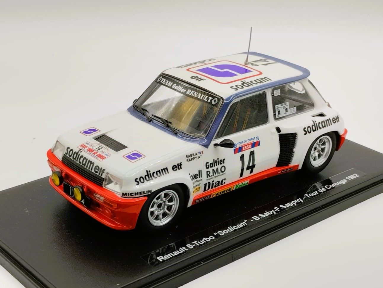 Renault 5 Turbo "Sodicam" #14 B.Saby-F.Sappey Tour de Córcega 1982 (con vitrina) 1:24 Kit Car 43