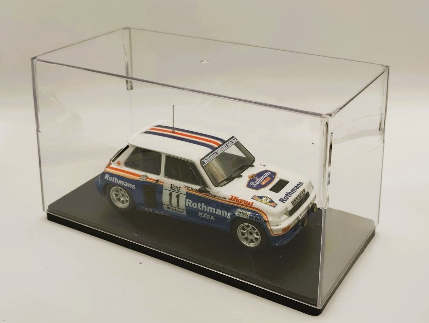 Renault 5 Turbo "Rothmans" #11 A.Ferjanz-Dr.Tandari Rallye Costa-Brava 1985 (con vitrina) 1:24 Kit Car 43 - Image 2