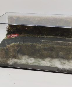 Alternative view of [DIORAMA] Lancia Stratos J.de Bagration Rally RACE 1979. Con vitrina plastico transparente  1:64 Kit Car 43
