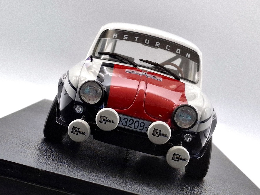 Renault Dauphine "ASTURCON" #11 Melquiades Argüelles Rallye Ciudad de Oviedo 1972 1:18 Kit Car 43 - Image 3