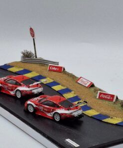 [DIORAMA] Curva circuito con dos Porsche 911 RSR Coca-Cola Petit Le Mans 2019 (en Vitrina 23,6 x 10 x h:10 cms)  1:64 Kit Car 43 - Image 3