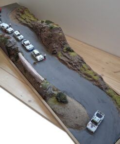 [DIORAMA] Tramo rallye asfalto (125 x 34 x h: 21 cms. / Con vitrina metacril.)  1:43 Kit Car 43