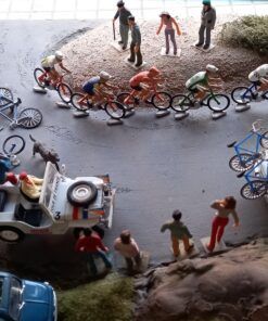 [DIORAMA] Tramo de subida Vuelta ciclista con figuras (125 x 34 x h: 21 cms. / Con vitrina metacril.)  1:43 Kit Car 43 - Image 7