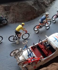 [DIORAMA] Tramo de subida Vuelta ciclista con figuras (125 x 34 x h: 21 cms. / Con vitrina metacril.)  1:43 Kit Car 43 - Image 4